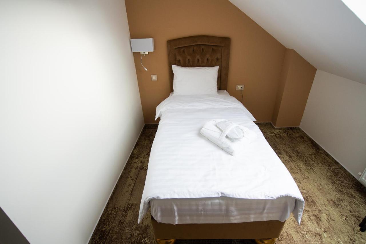 Hotel La Belle Epoque Petroşani Εξωτερικό φωτογραφία