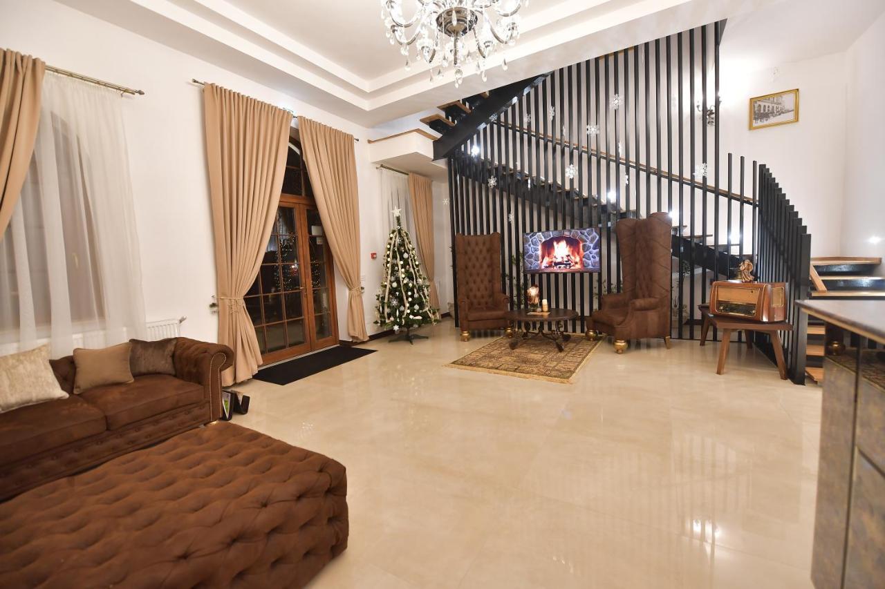 Hotel La Belle Epoque Petroşani Εξωτερικό φωτογραφία