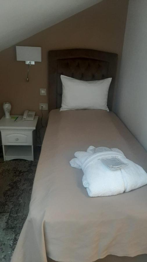 Hotel La Belle Epoque Petroşani Εξωτερικό φωτογραφία